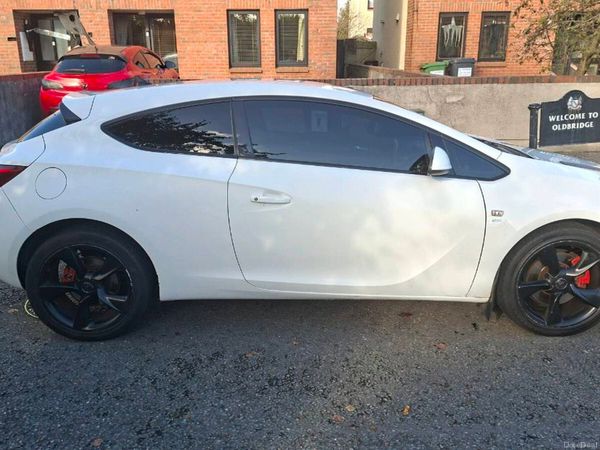 Vauxhall Astra Hatchback, Petrol, 2012, White