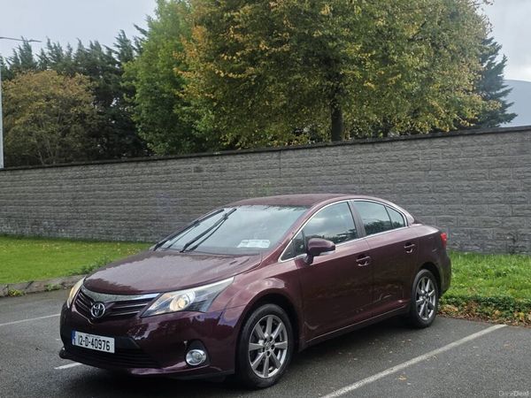 Toyota Avensis Saloon, Diesel, 2012, Red