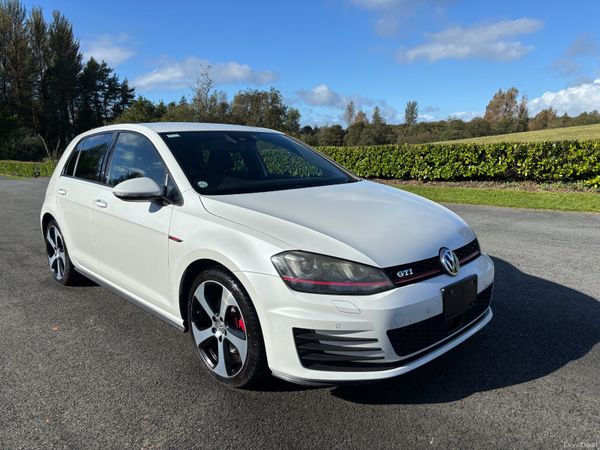 Volkswagen Golf Hatchback, Petrol, 2015, White