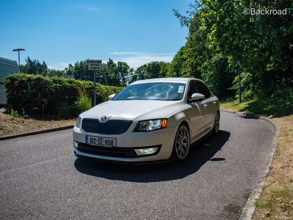 Skoda Octavia Saloon, Diesel, 2016, White