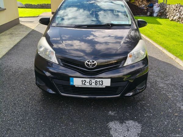 Toyota Yaris Hatchback, Petrol, 2012, Black