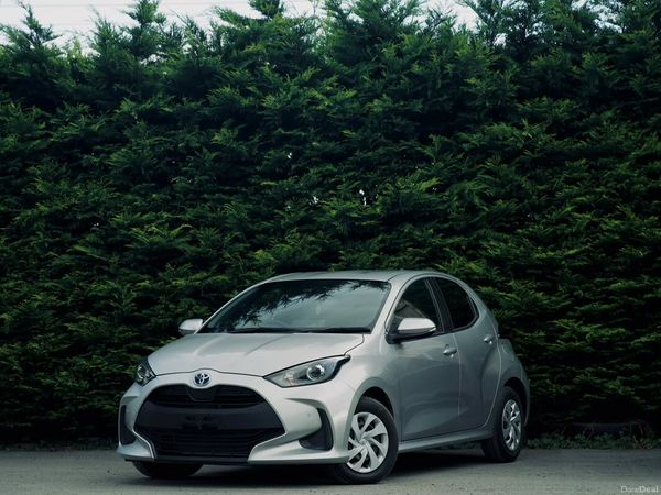 Toyota Yaris Hatchback, Petrol Hybrid, 2023, Silver