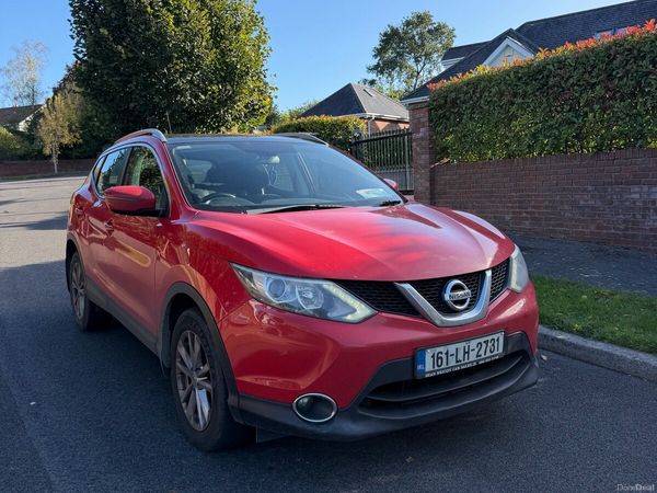 Nissan Qashqai Hatchback, Diesel, 2016, Red