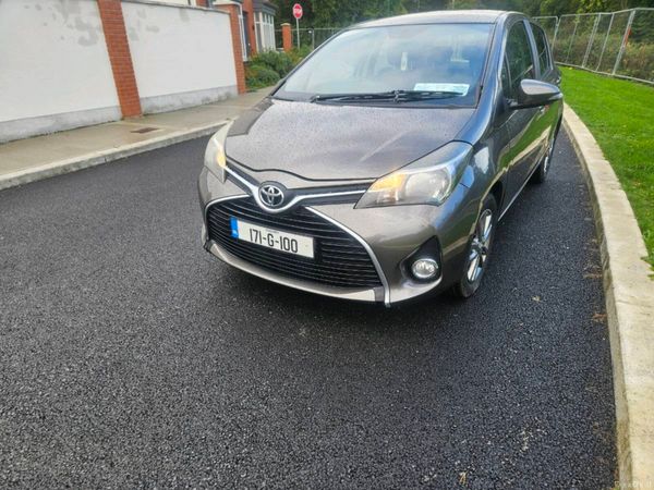 Toyota Yaris Hatchback, Petrol, 2017, Grey