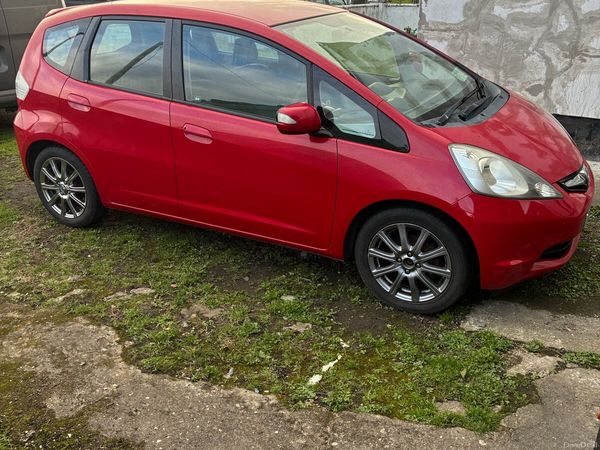 Honda Jazz Hatchback, Petrol, 2010, Red