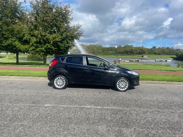Ford Fiesta Hatchback, Petrol, 2015, Black