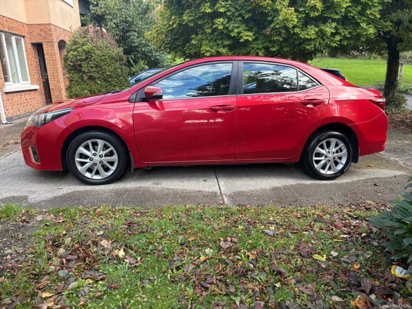 Toyota Corolla Saloon, Diesel, 2015, Red