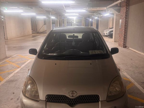 Toyota Yaris Hatchback, Petrol, 2001, Silver