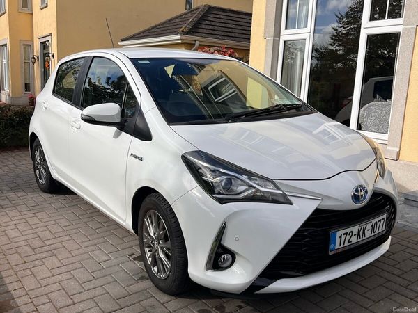 Toyota Yaris Hatchback, Petrol Hybrid, 2017, White