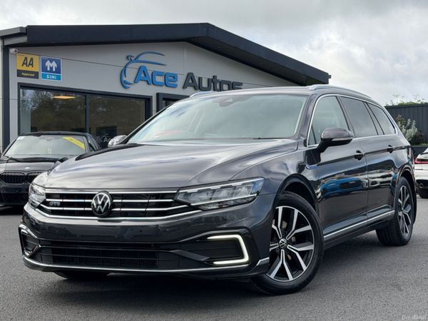 Volkswagen Passat Estate, Petrol Hybrid, 2022, Grey
