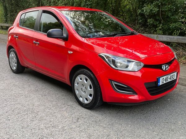 Hyundai i20 Hatchback, Petrol, 2012, Red