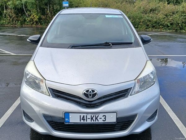 Toyota Yaris Hatchback, Petrol, 2014, Silver