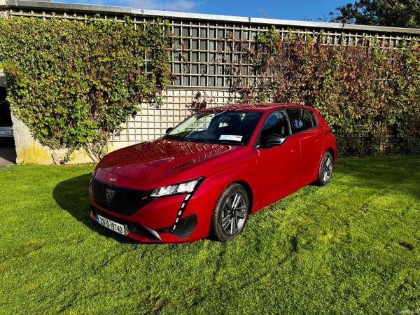 Peugeot 308 Hatchback, Petrol, 2023, Red