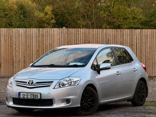 Toyota Auris Hatchback, Diesel, 2012, Silver