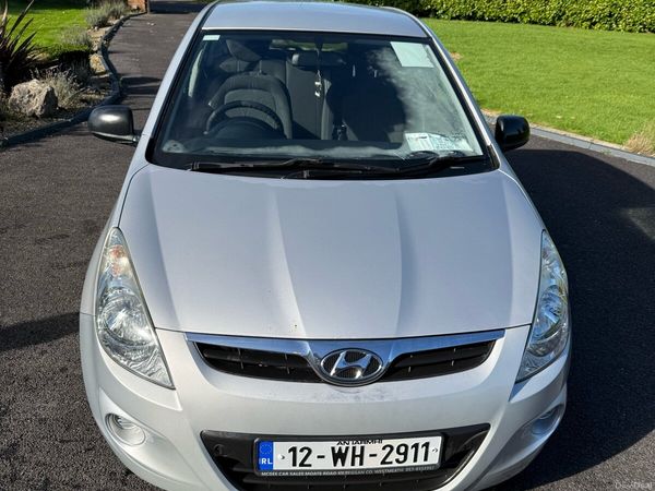 Hyundai i20 Hatchback, Petrol, 2012, Silver