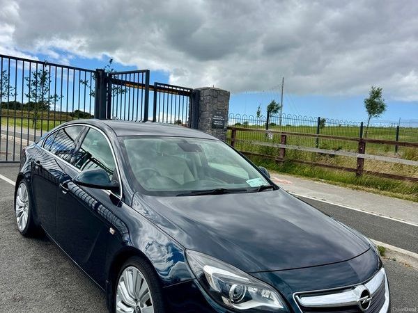Opel Insignia Hatchback, Diesel, 2017, Green