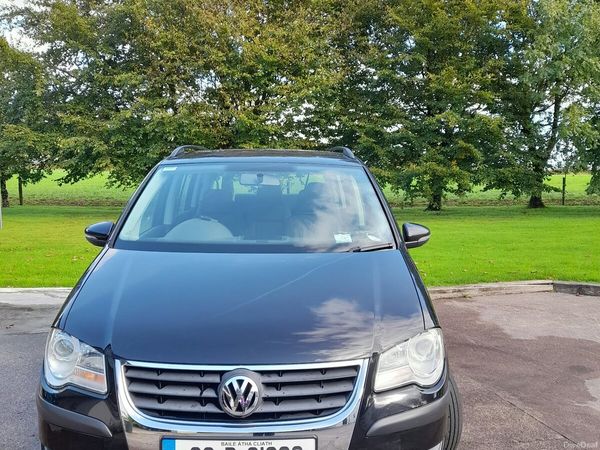 Volkswagen Touran MPV, Diesel, 2009, Black