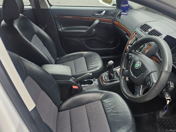 Skoda Octavia Saloon, Diesel, 2013, White