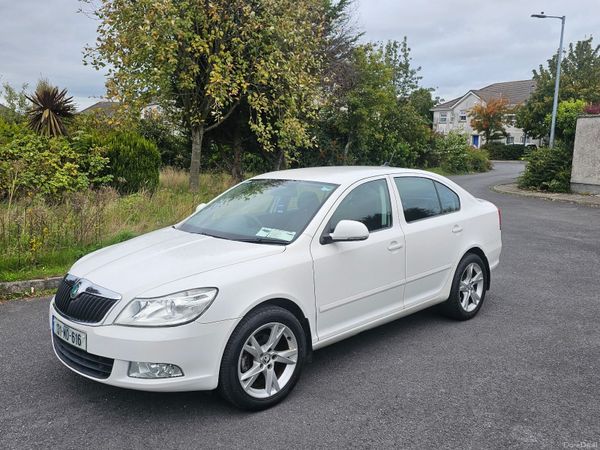 Skoda Octavia Saloon, Diesel, 2013, White