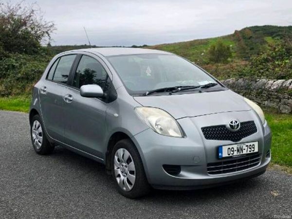Toyota Yaris Hatchback, Petrol, 2009, Silver