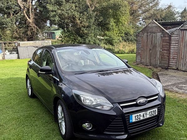 Ford Focus Hatchback, Petrol, 2013, Black