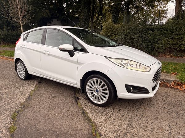 Ford Fiesta Hatchback, Petrol, 2013, White