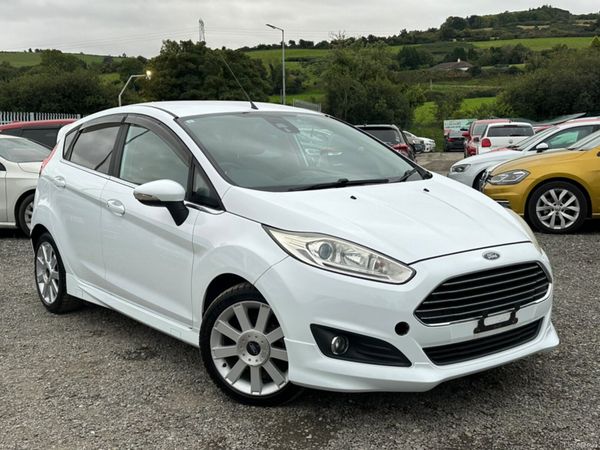 Ford Fiesta Hatchback, Petrol, 2015, White