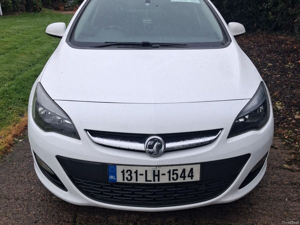 Vauxhall Astra Hatchback, Diesel, 2013, White