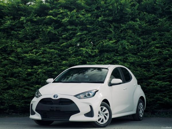 Toyota Yaris Hatchback, Petrol Hybrid, 2023, White