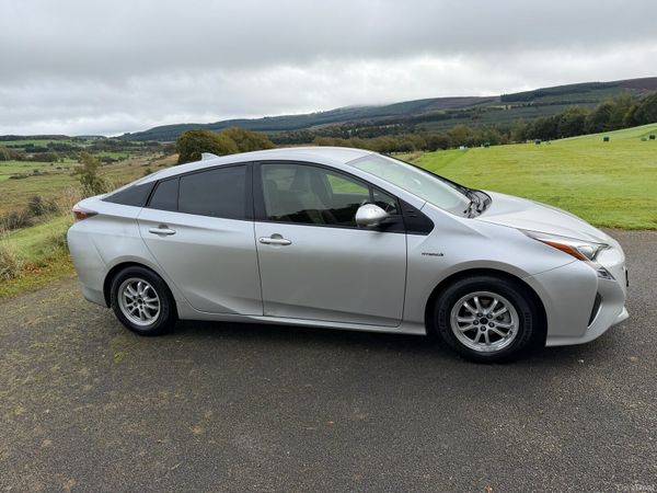 Toyota Prius Hatchback, Petrol Hybrid, 2016, Silver