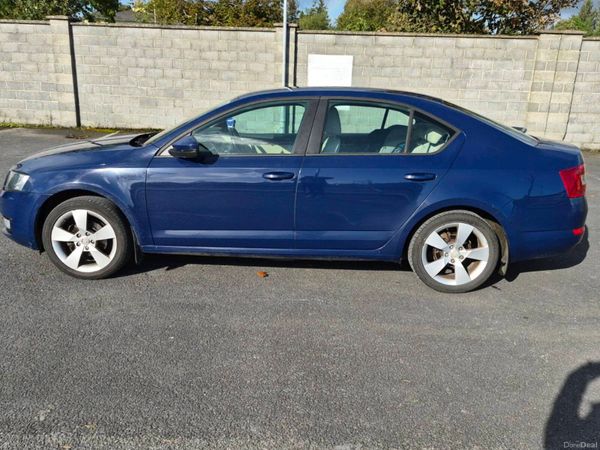 Skoda Octavia Saloon, Petrol, 2014, Blue