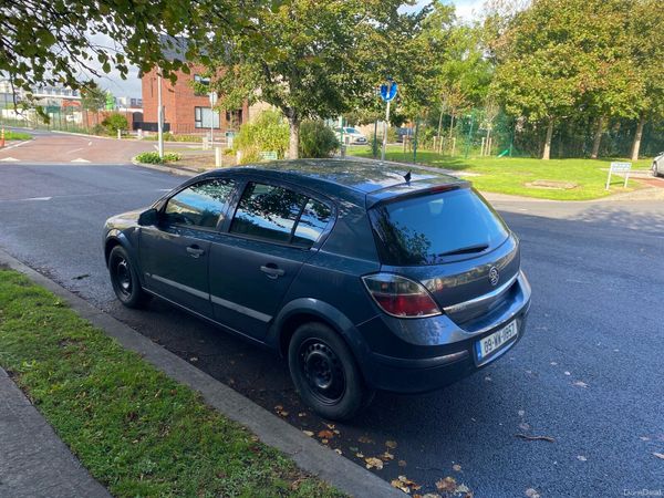 Vauxhall Astra Hatchback, Petrol, 2009, Blue