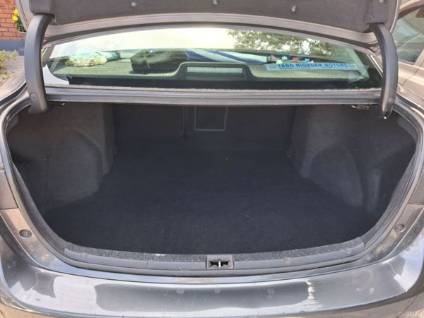 Toyota Avensis Saloon, Diesel, 2015, Grey
