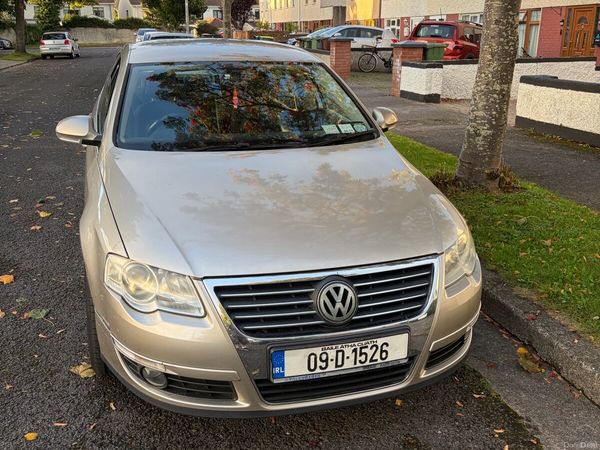 Volkswagen Passat Saloon, Diesel, 2009, Beige