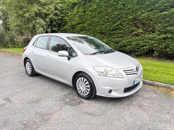 Toyota Auris Hatchback, Diesel, 2010, Silver