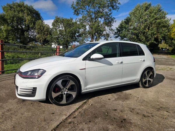 Volkswagen Golf Hatchback, Petrol, 2015, White