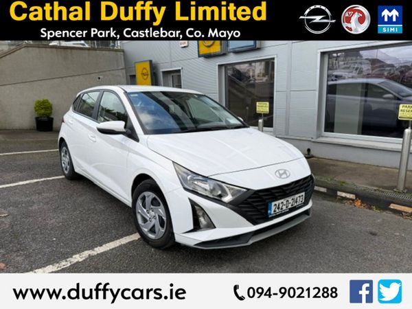 Hyundai i20 Hatchback, Petrol, 2024, White