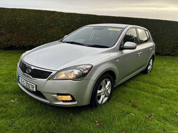 Kia Ceed Hatchback, Diesel, 2010, Silver