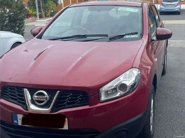Nissan Qashqai Hatchback, Diesel, 2012, Red
