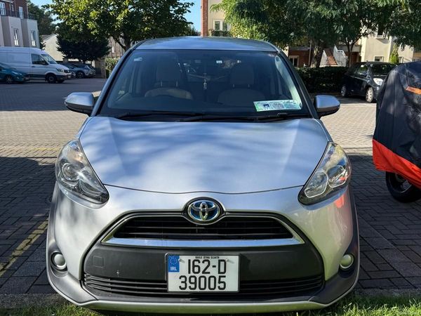 Toyota Sienta MPV, Petrol Hybrid, 2016, Silver