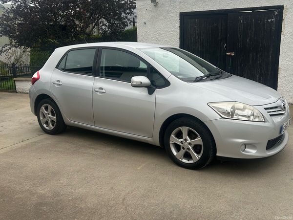 Toyota Auris Hatchback, Diesel, 2011, Silver