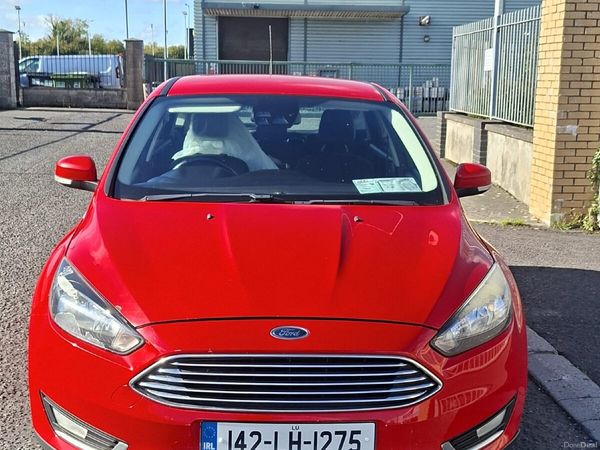 Ford Focus Hatchback, Diesel, 2014, Red