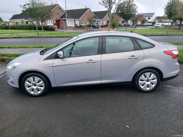 Ford Focus Saloon, Petrol, 2011, Grey