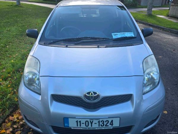 Toyota Yaris Hatchback, Petrol, 2011, Silver