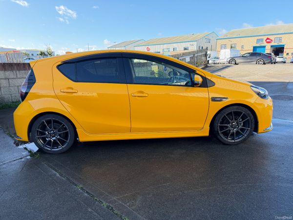 Toyota Aqua Hatchback, Petrol Hybrid, 2016, Yellow