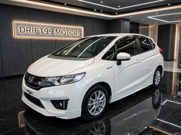 Honda Fit Hatchback, Petrol Hybrid, 2015, White