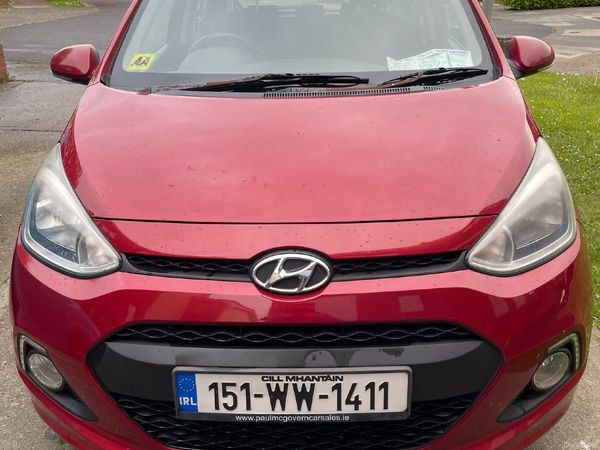 Hyundai i10 Hatchback, Petrol, 2015, Red