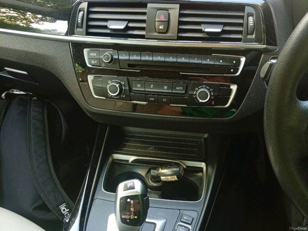 BMW 1-Series Estate/Jeep, Petrol, 2019, Black