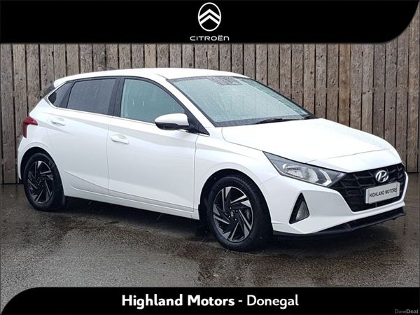 Hyundai i20 Hatchback, Petrol, 2023, White