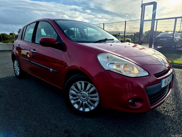 Renault Clio Hatchback, Petrol, 2011, Red